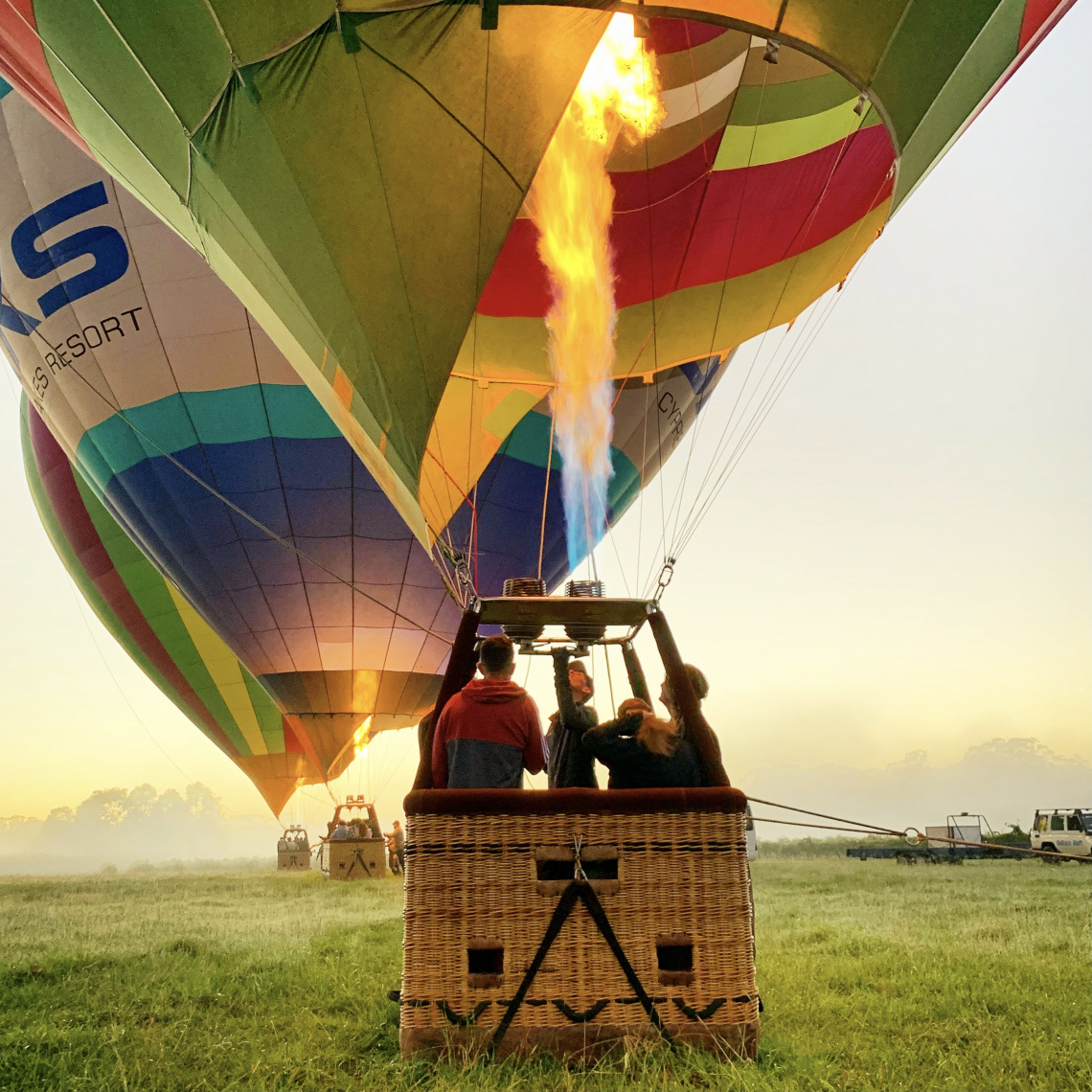  Hot air balloon launch