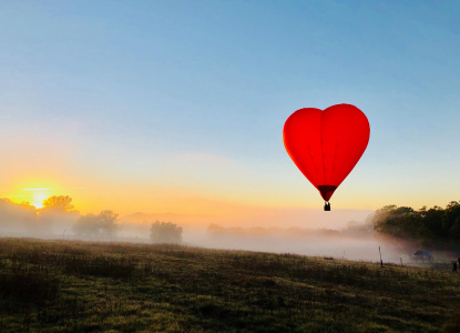  Love heart balloon Hunter valley